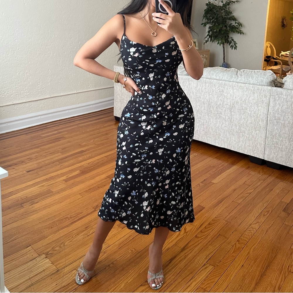 Gorgeous Aritzia Wilfred Brianna floral midi dress with cowl neck 😍